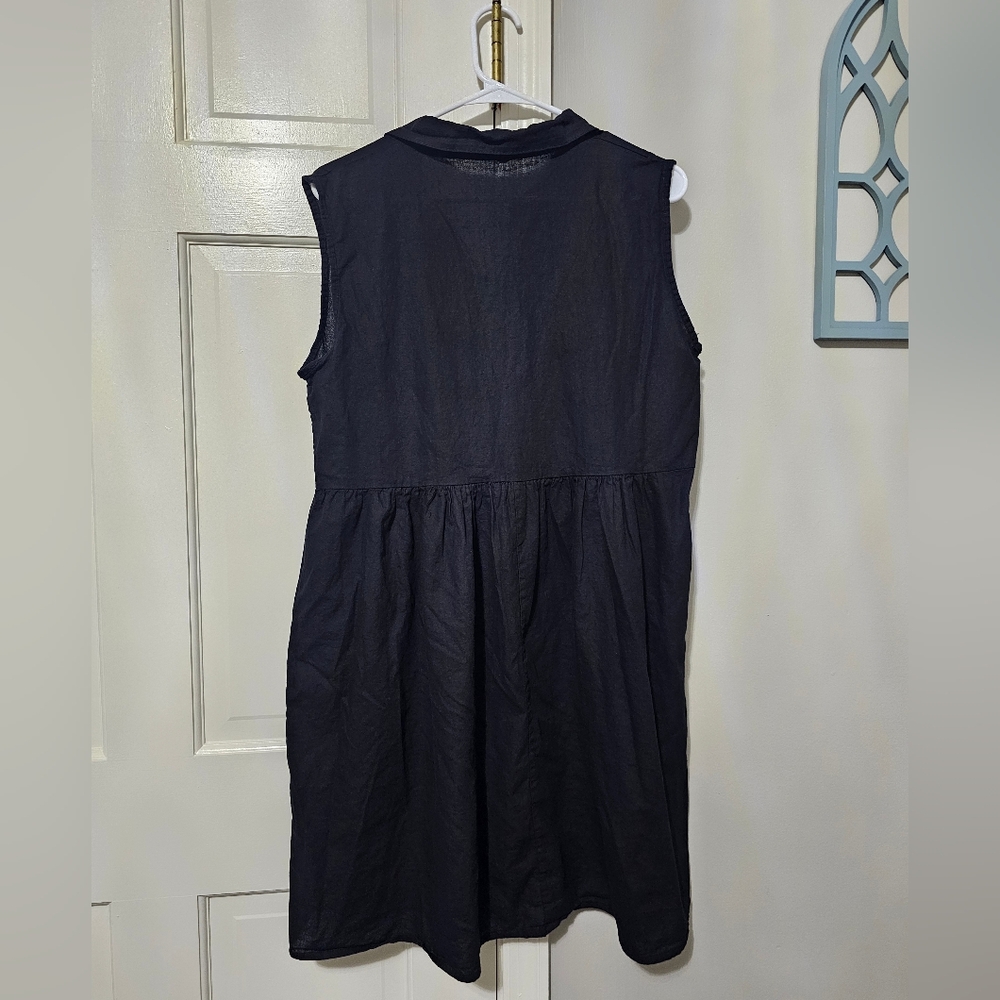 Sleeveless Black Dress - Picture 2 of 2